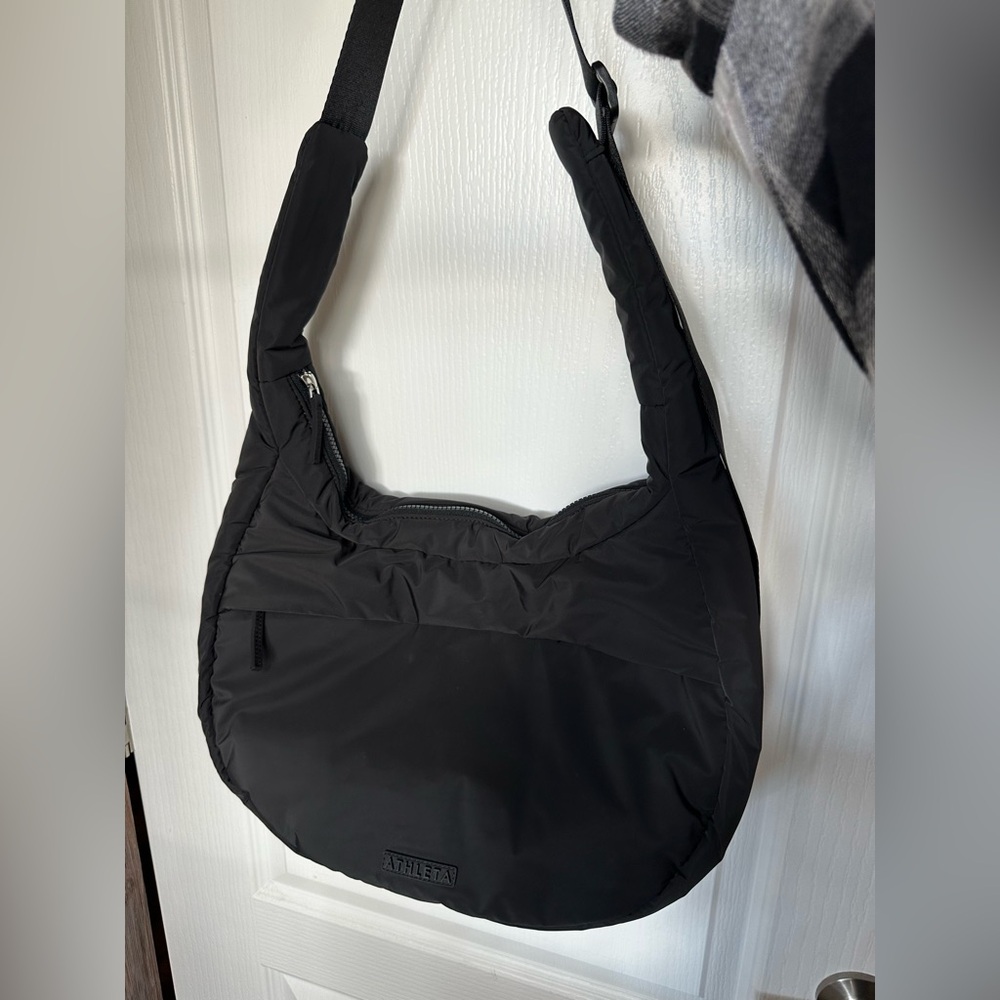 BNWOT Athleta Medium All About Crossbody Bag in Black